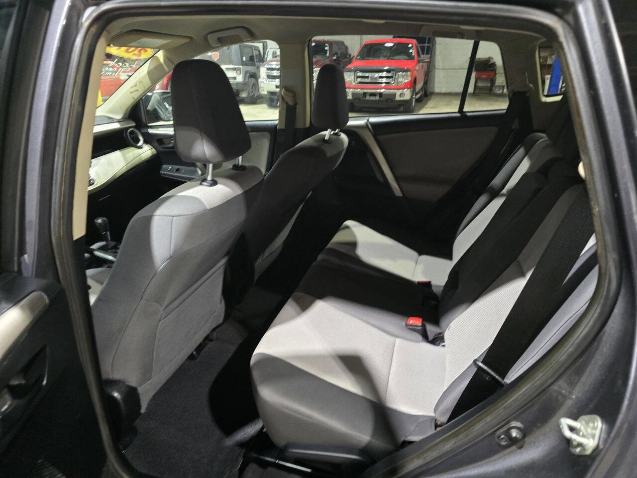 Used 2015 Toyota RAV4 LE image 27