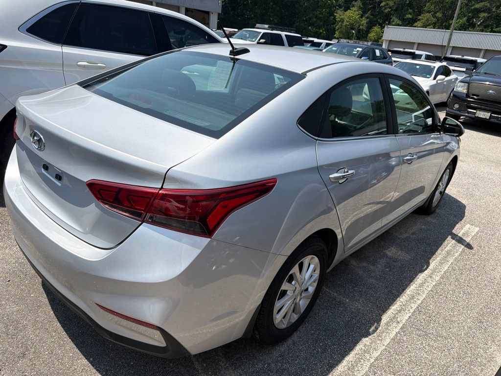 Used 2022 Hyundai Accent SEL FWD image 2