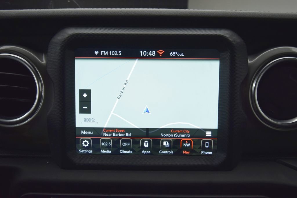 Used 2018 Jeep Wrangler Unlimited Sahara w/ Uconnect 4C Nav & Sound Group image 16