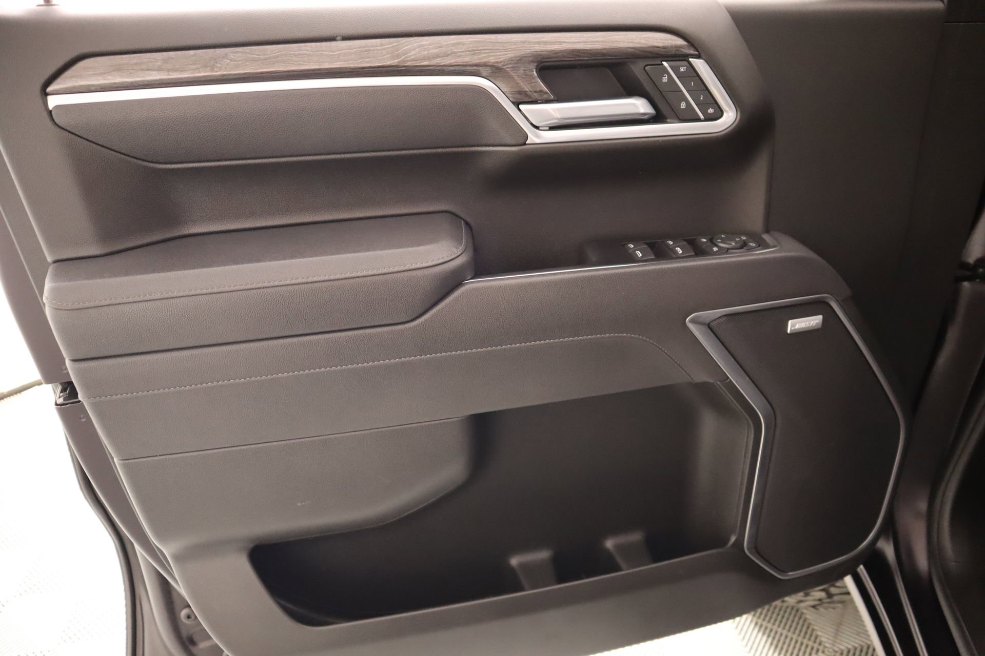 Used 2025 Chevrolet Silverado 1500 LTZ image 19