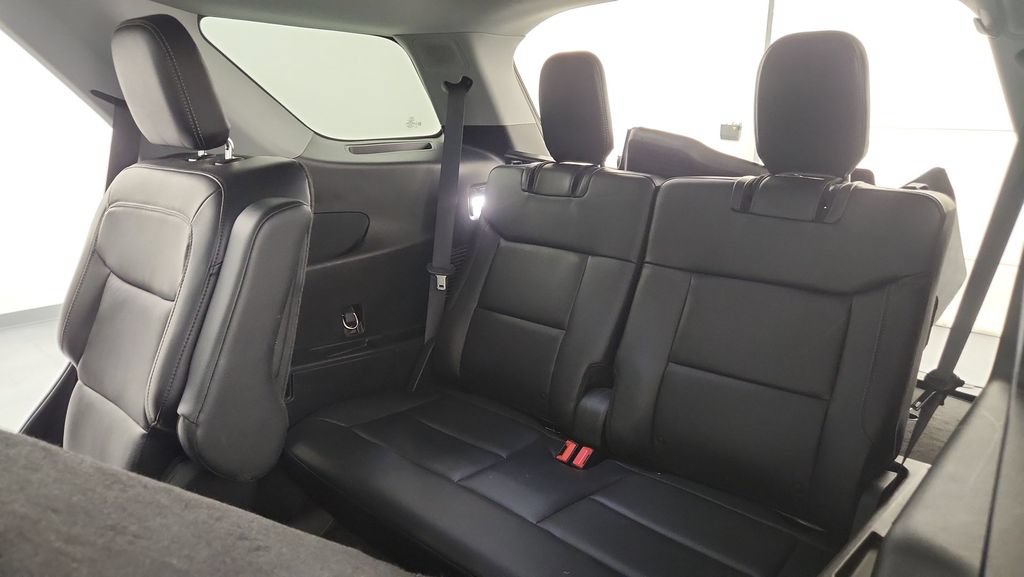 Used 2022 Ford Explorer Limited w/ Equipment Group 301A AWD/4WD image 37