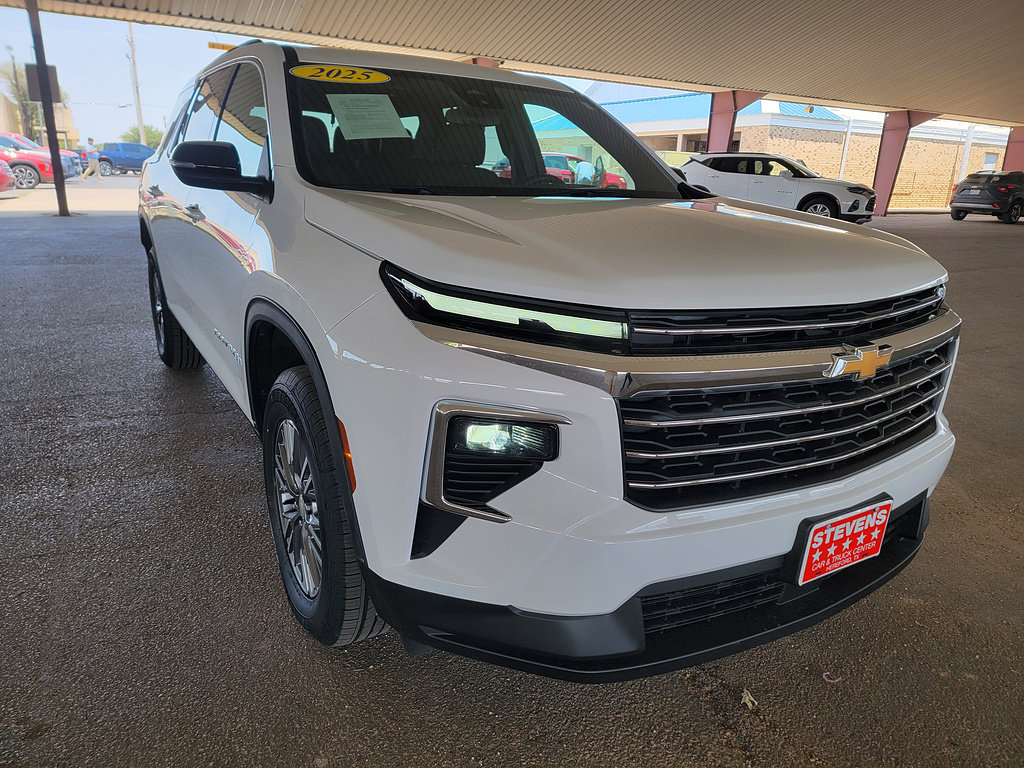 Used 2025 Chevrolet Traverse LT FWD image 5