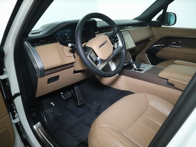 Used 2025 Land Rover Range Rover SE AWD/4WD image 16