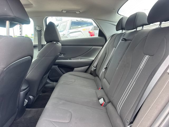 Used 2025 Hyundai Elantra SEL FWD image 11