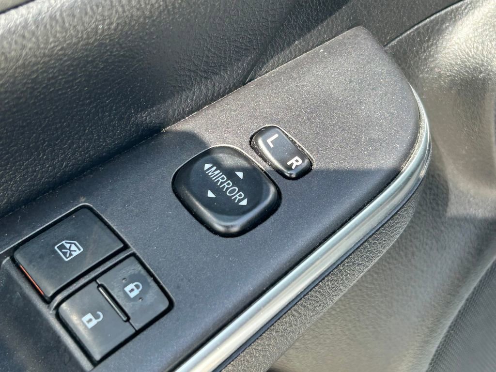 Used 2017 Toyota Camry SE image 22