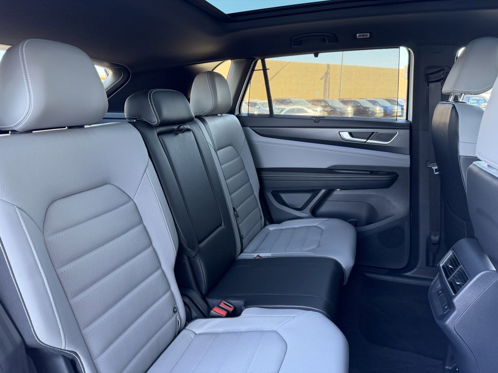 Used 2024 Volkswagen Atlas Cross Sport SEL R-Line image 44