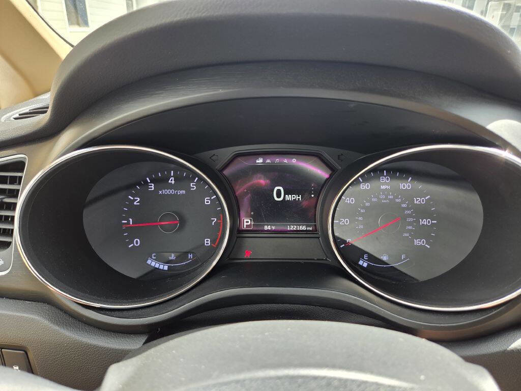 Used 2017 Kia Sedona LX w/ LX Essentials Premium Package image 16