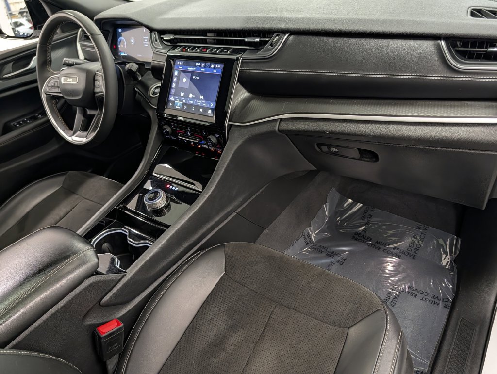 Used 2023 Jeep Grand Cherokee Altitude AWD/4WD image 35