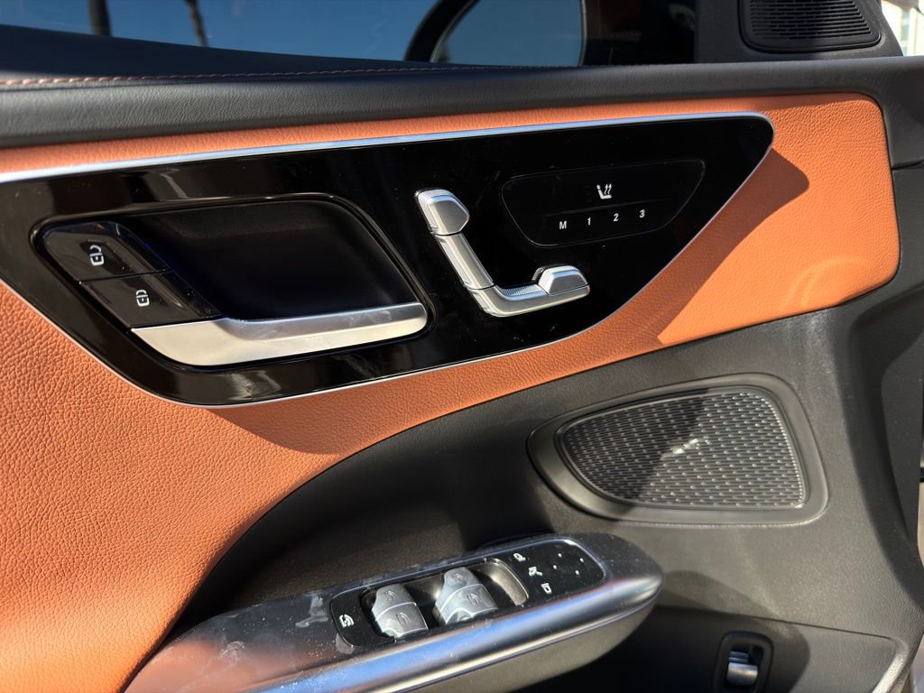 Used 2023 Mercedes-Benz C 300 Sedan image 16