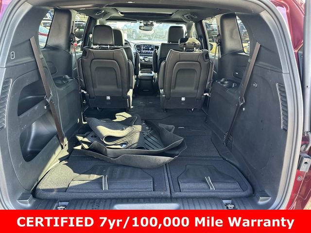 Used 2023 Chrysler Pacifica Limited w/ S Appearance Package image 15