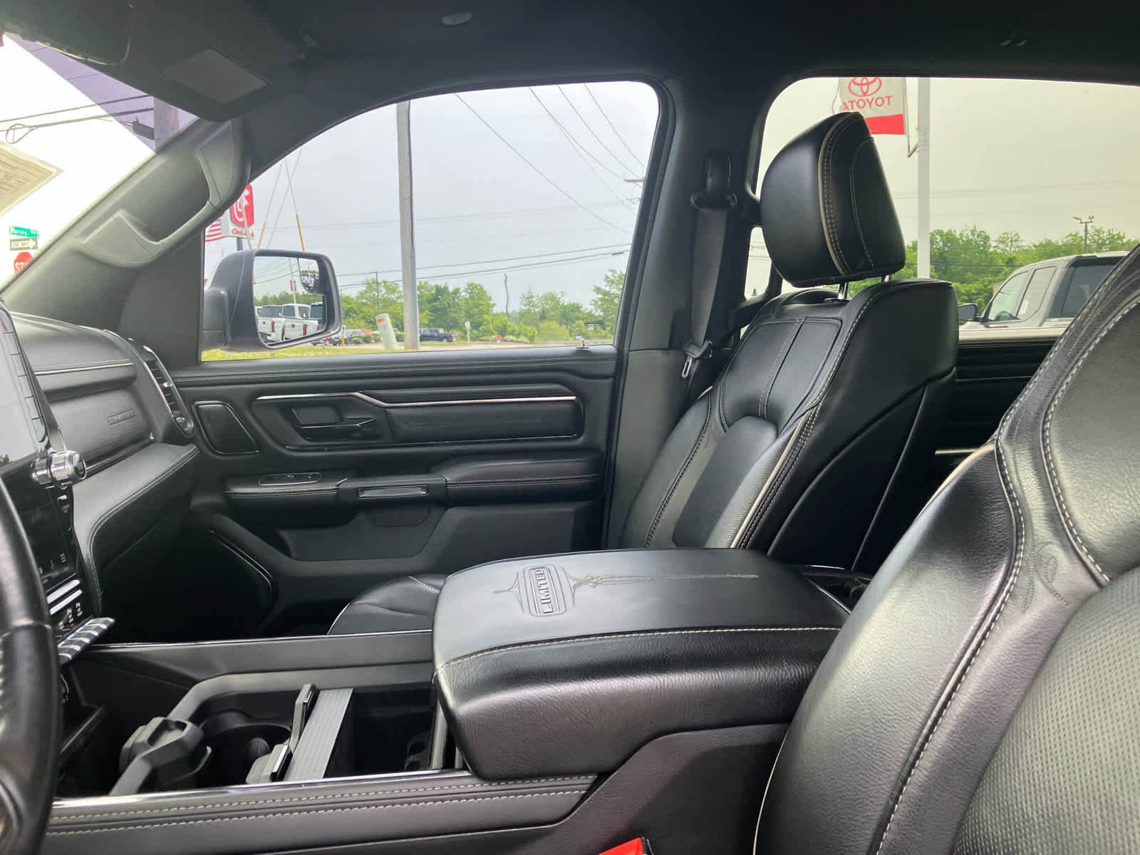 Used 2022 RAM 1500 Limited AWD/4WD image 10