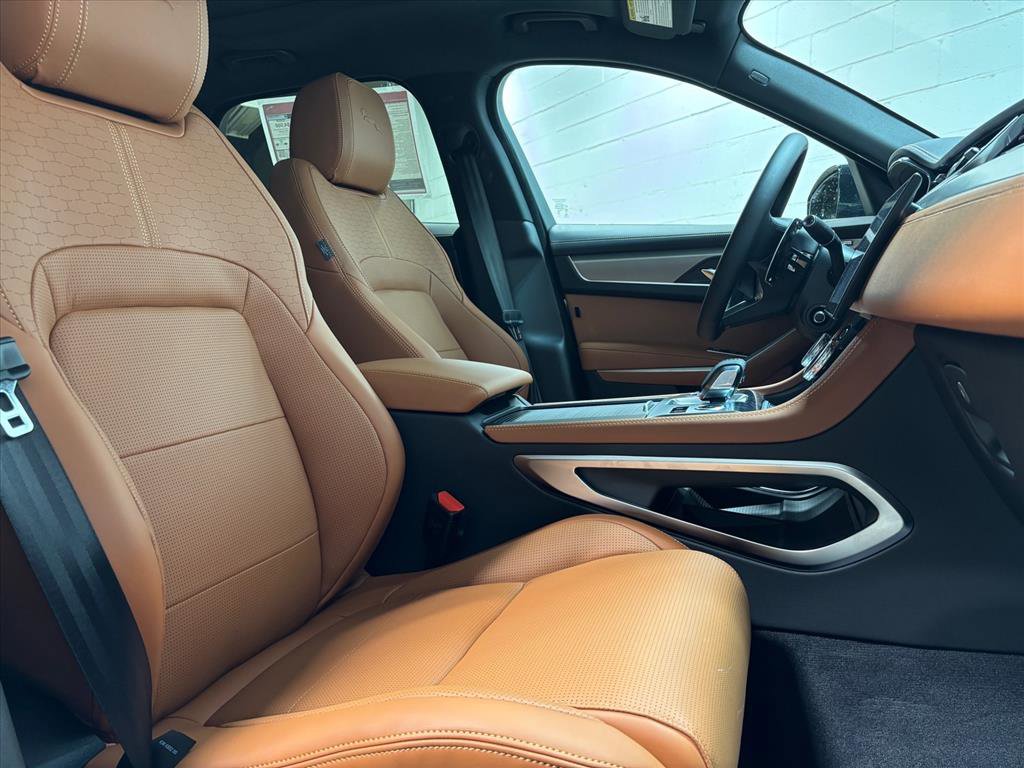 New 2026 Jaguar F-PACE R-Dynamic S image 32