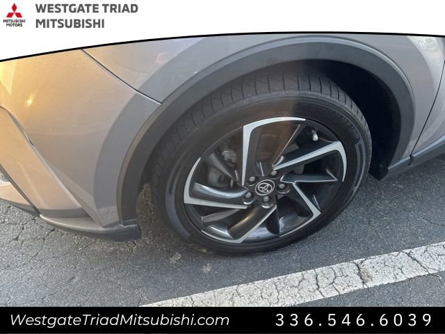 Used 2020 Toyota C-HR LE image 4