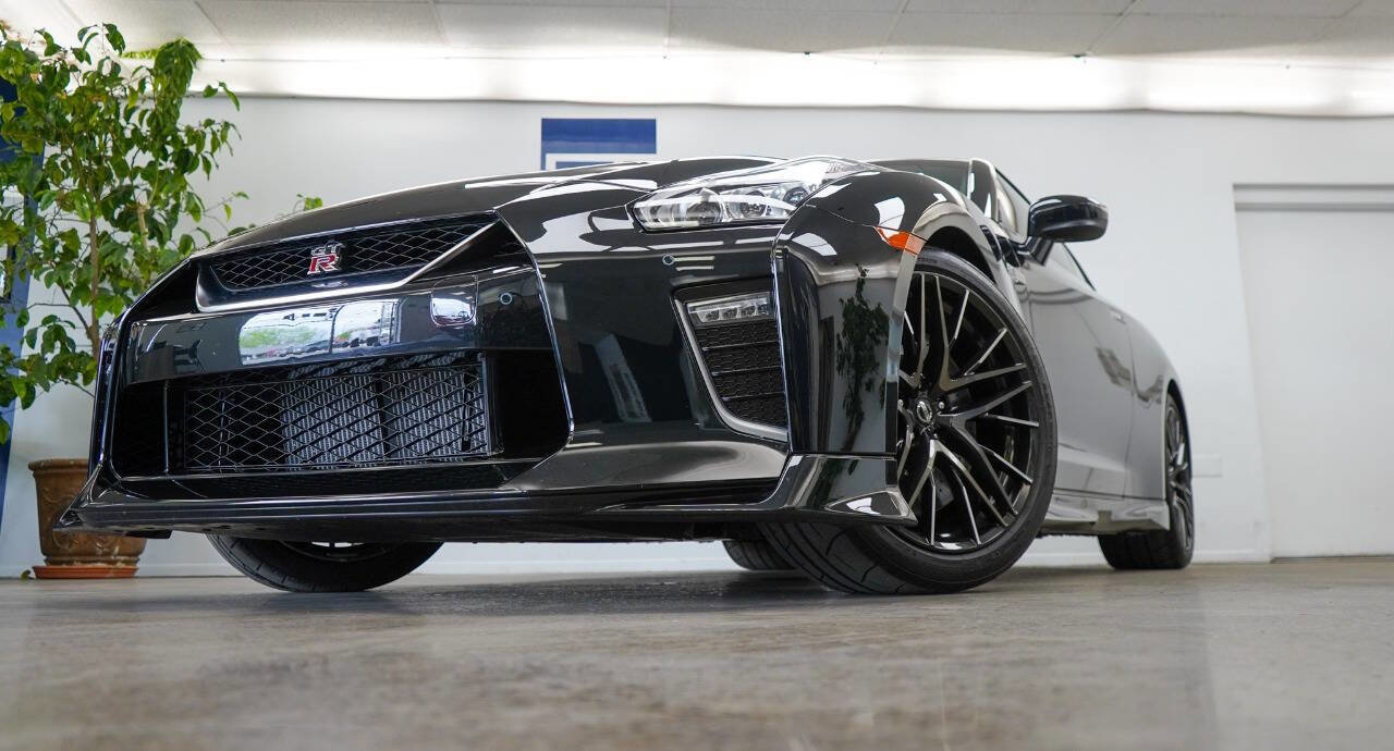 Used 2021 Nissan GT-R Premium image 3