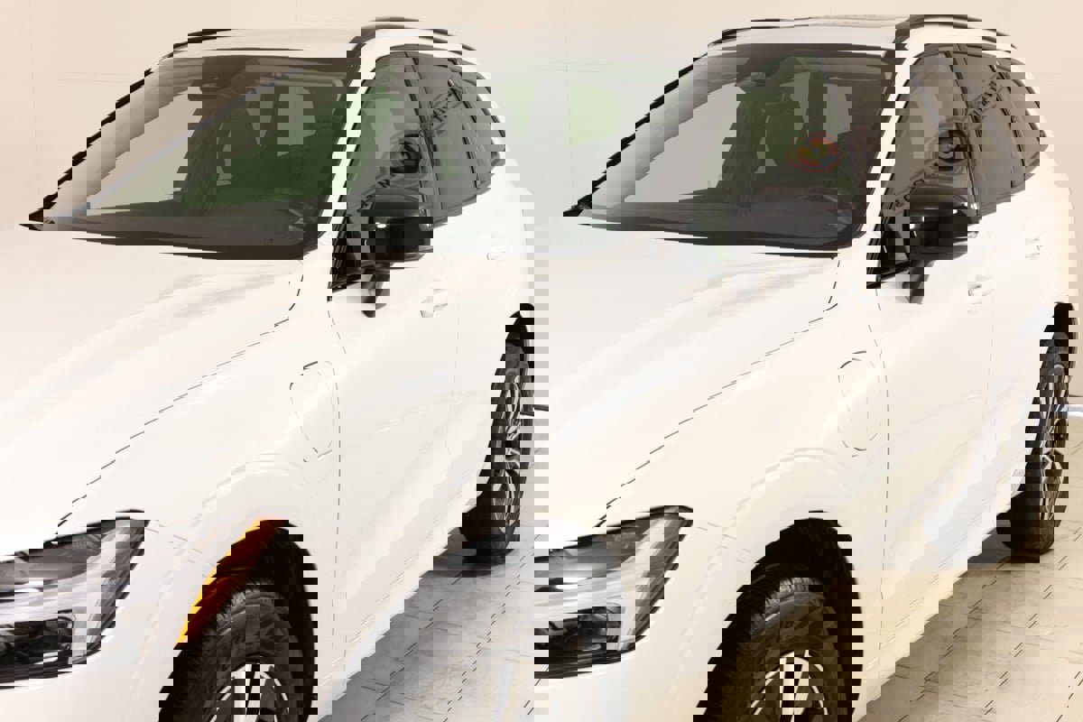 Used 2024 Volvo XC60 T8 Core image 48