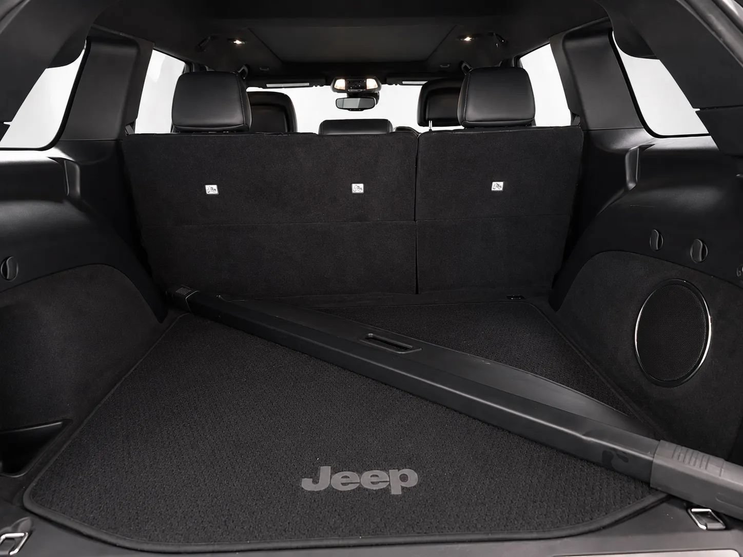 Used 2019 Jeep Grand Cherokee Summit AWD/4WD image 17