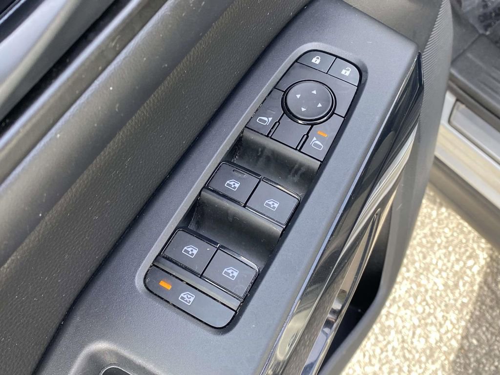 Used 2024 Nissan Pathfinder SV w/ SV Premium Package image 17