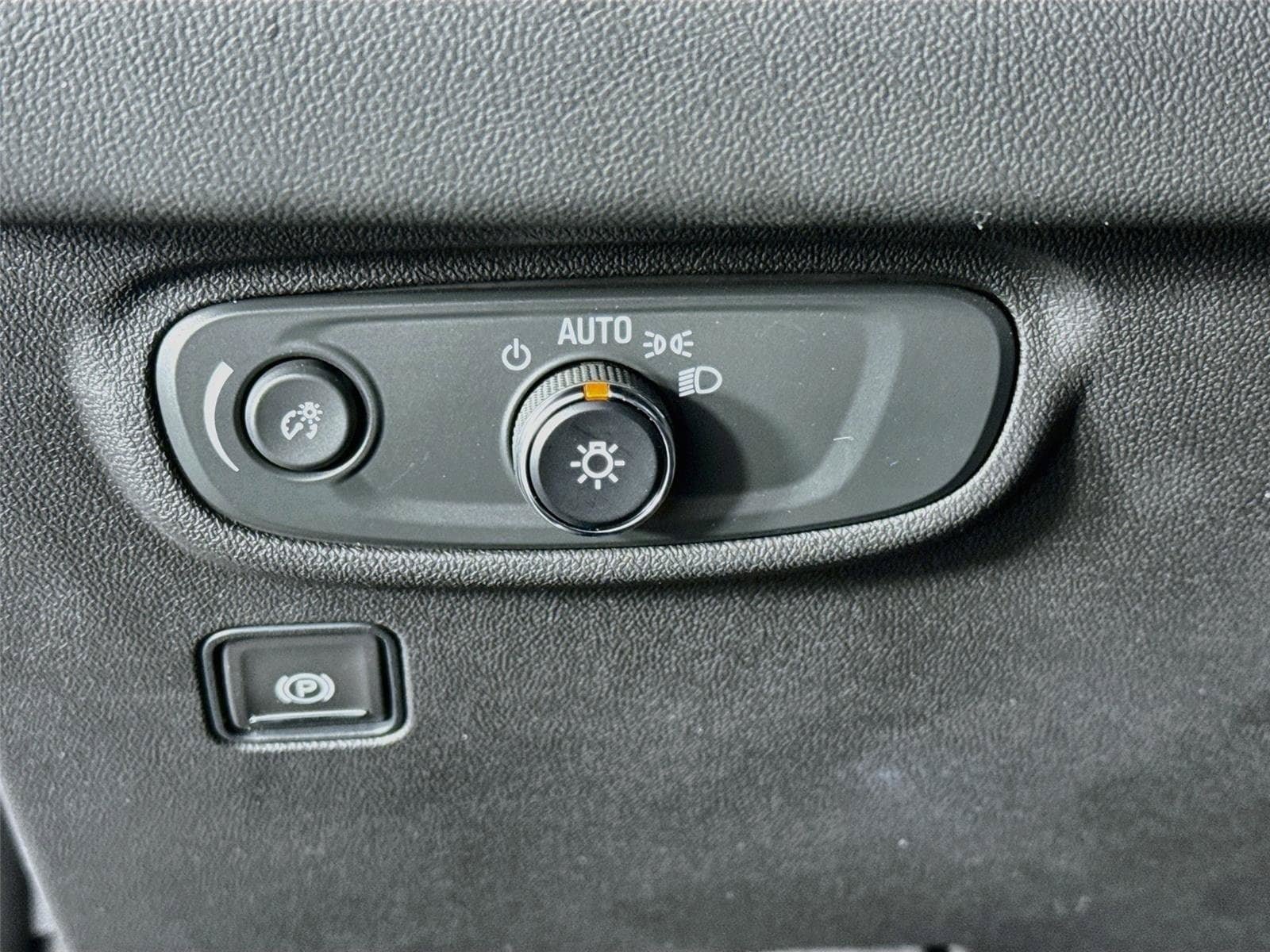 Used 2023 GMC Terrain SLE w/ Driver Convenience Package FWD image 11