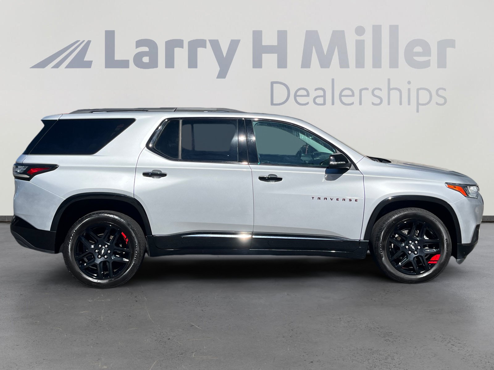 Used 2021 Chevrolet Traverse Premier w/ Redline Edition AWD/4WD image 6