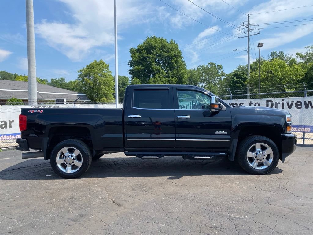 Used 2016 Chevrolet Silverado 2500 High Country w/ High Country Premium Package AWD/4WD image 2