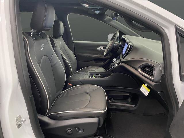 New 2026 Chrysler Pacifica Limited w/ S Appearance Package image 33