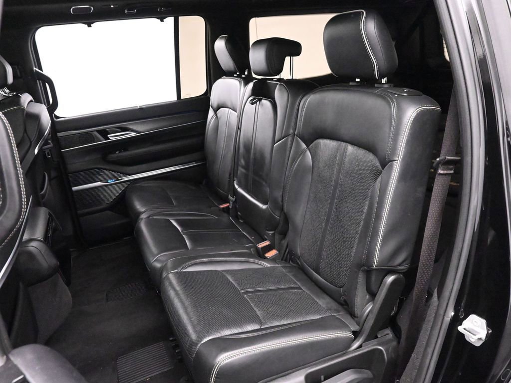 Used 2022 Jeep Grand Wagoneer Series II AWD/4WD image 19