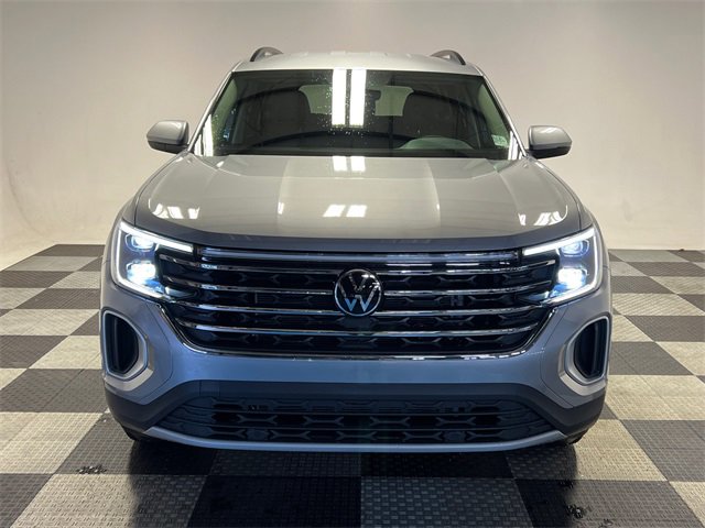 New 2026 Volkswagen Taos SE image 2