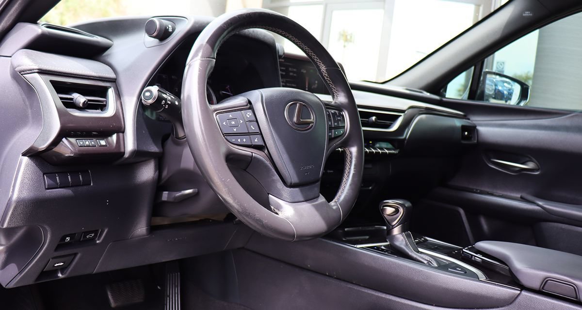 Used 2019 Lexus UX 200 w/ Premium Package FWD image 40