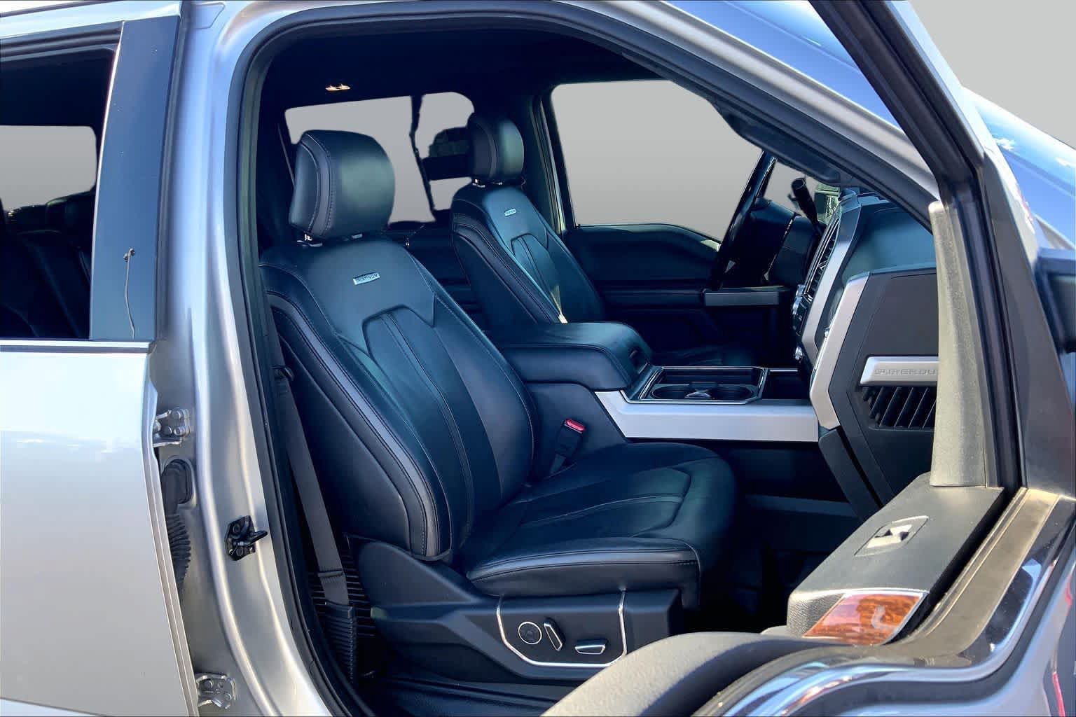 Used 2017 Ford F250 Platinum w/ Platinum Ultimate Package AWD/4WD image 9
