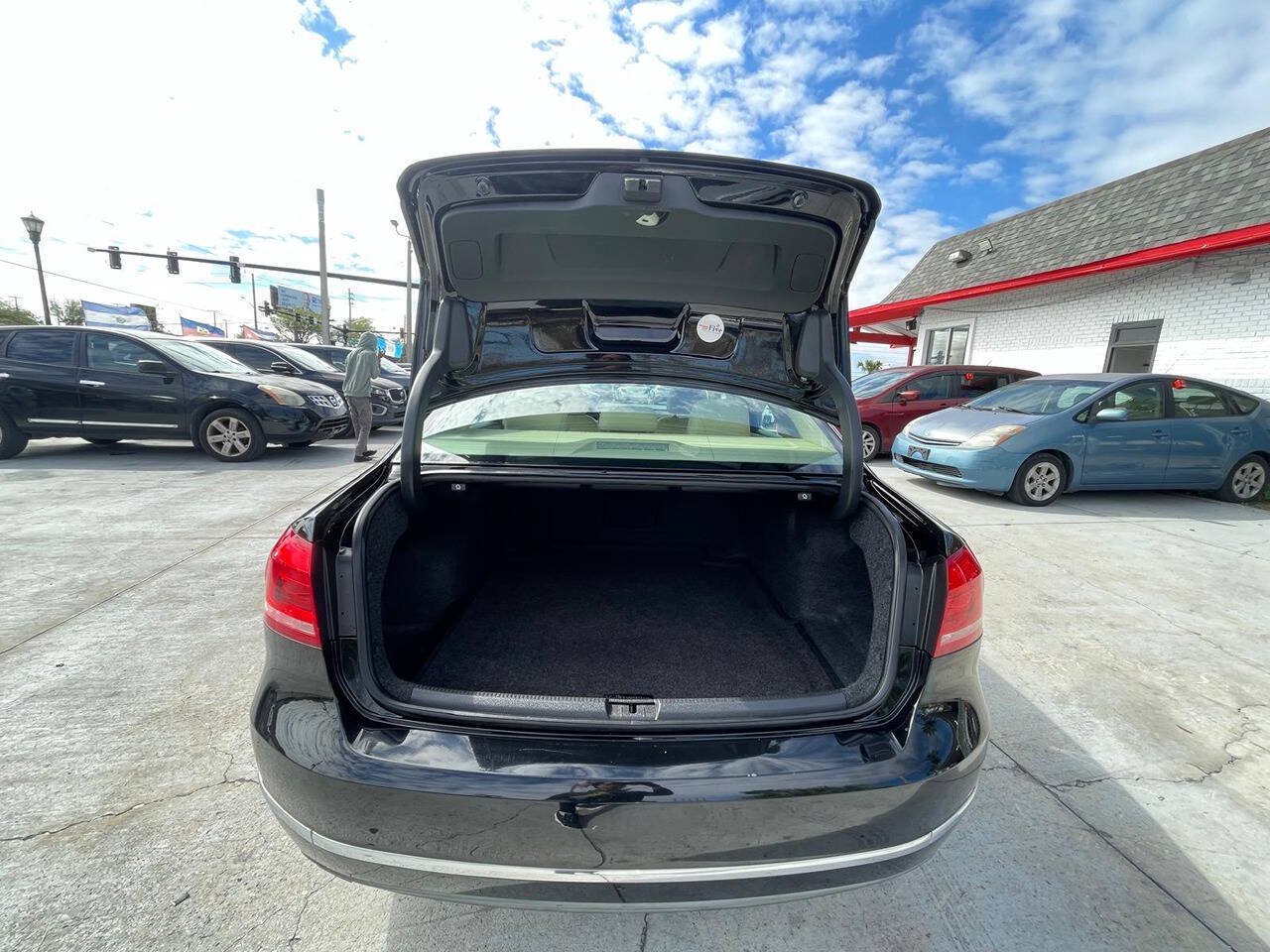 Used 2014 Volkswagen Passat 1.8T SEL Premium FWD image 6