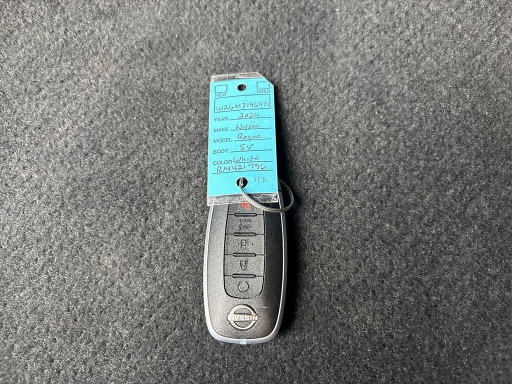 Used 2024 Nissan Rogue SV image 36
