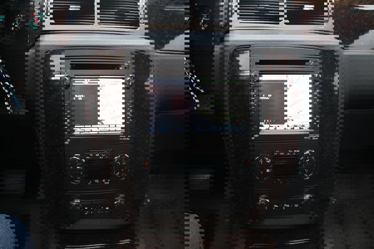 Used 2014 GMC Yukon XL Denali image 32