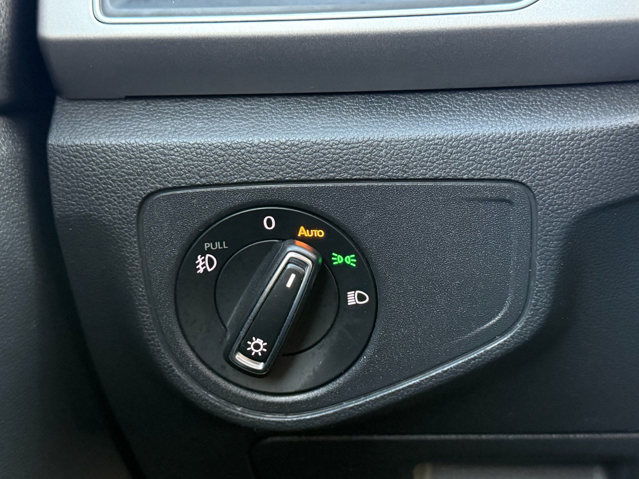 Used 2018 Volkswagen Atlas SE image 26