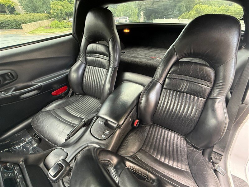 Used 2002 Chevrolet Corvette Coupe w/ Preferred Equipment Group2 RWD image 23