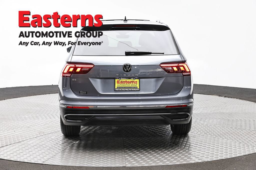 Used 2022 Volkswagen Tiguan SE w/ Panoramic Sunroof Package image 6
