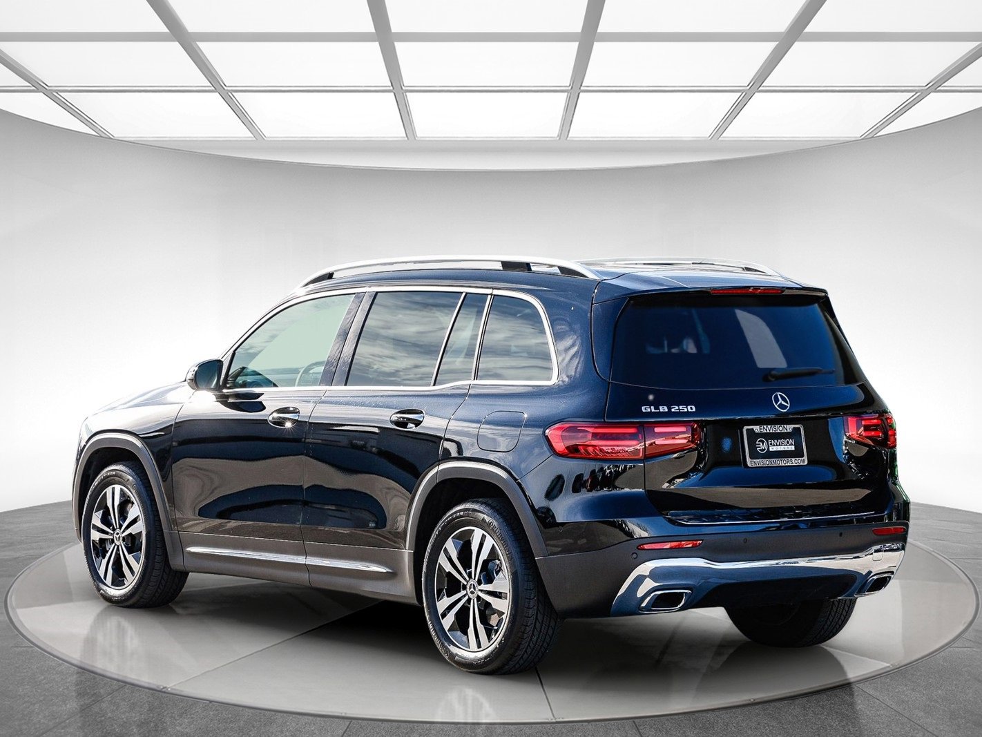 Certified 2025 Mercedes-Benz GLB 250 image 2