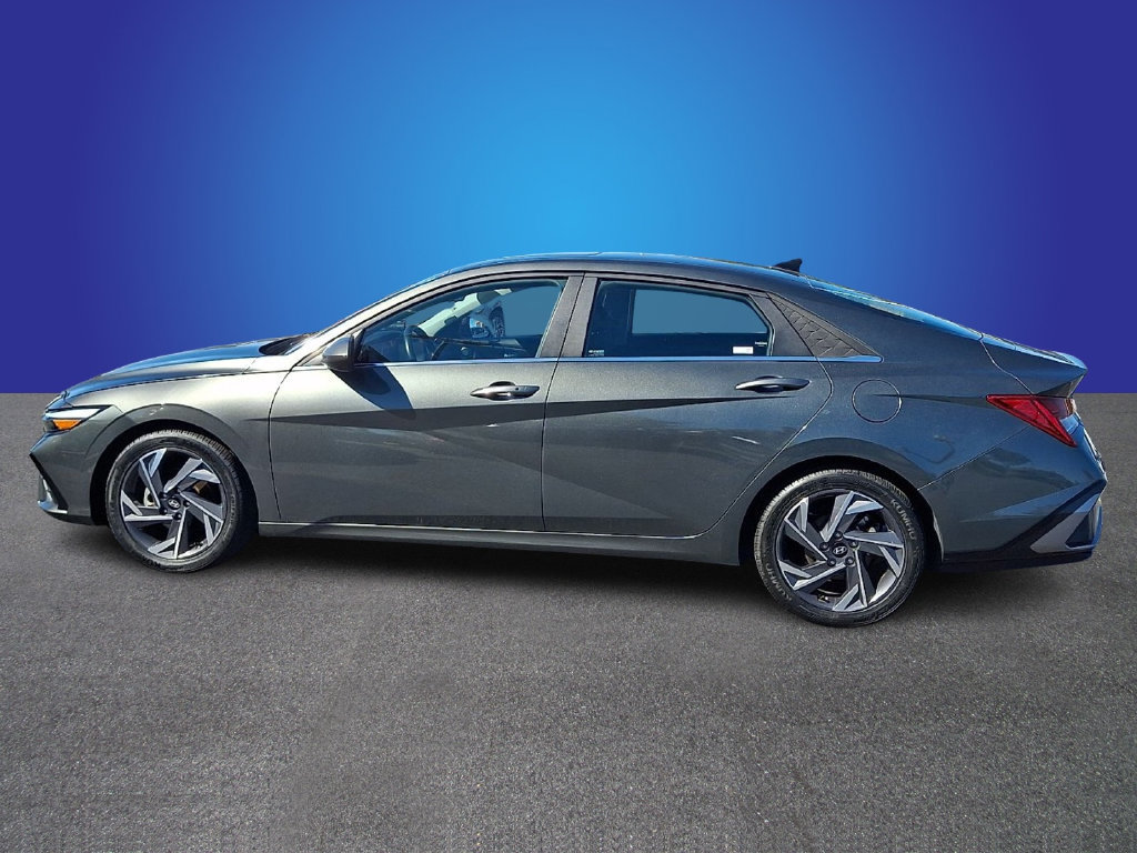 Used 2025 Hyundai Elantra SEL FWD image 7