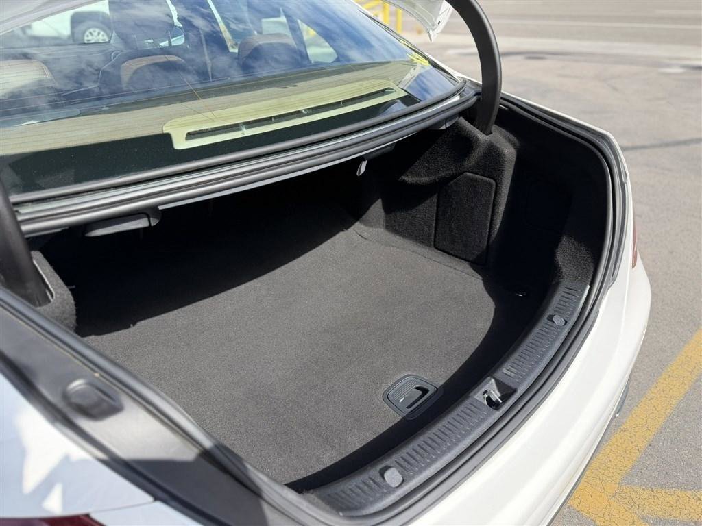 Used 2019 Mercedes-Benz E 300 4MATIC image 13