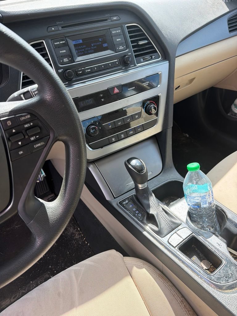 Used 2015 Hyundai Sonata SE FWD image 2