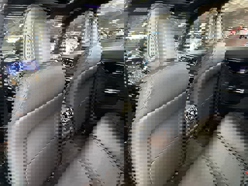 Used 2025 Mercedes-Benz C 300 4MATIC Sedan image 23