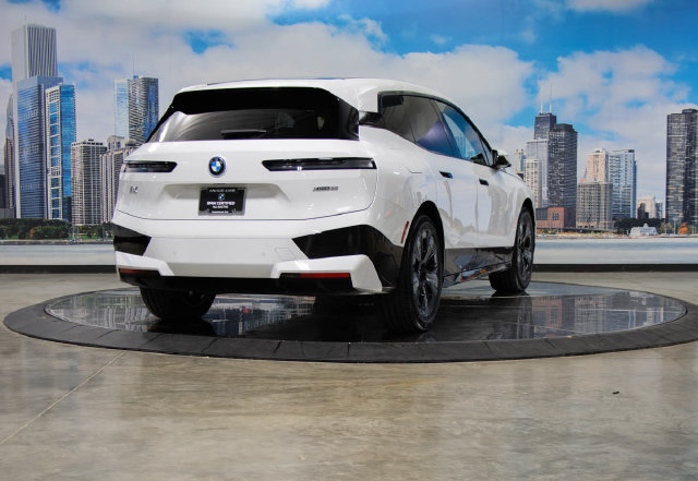 Used 2023 BMW iX xDrive50 w/ Premium Package AWD/4WD image 6