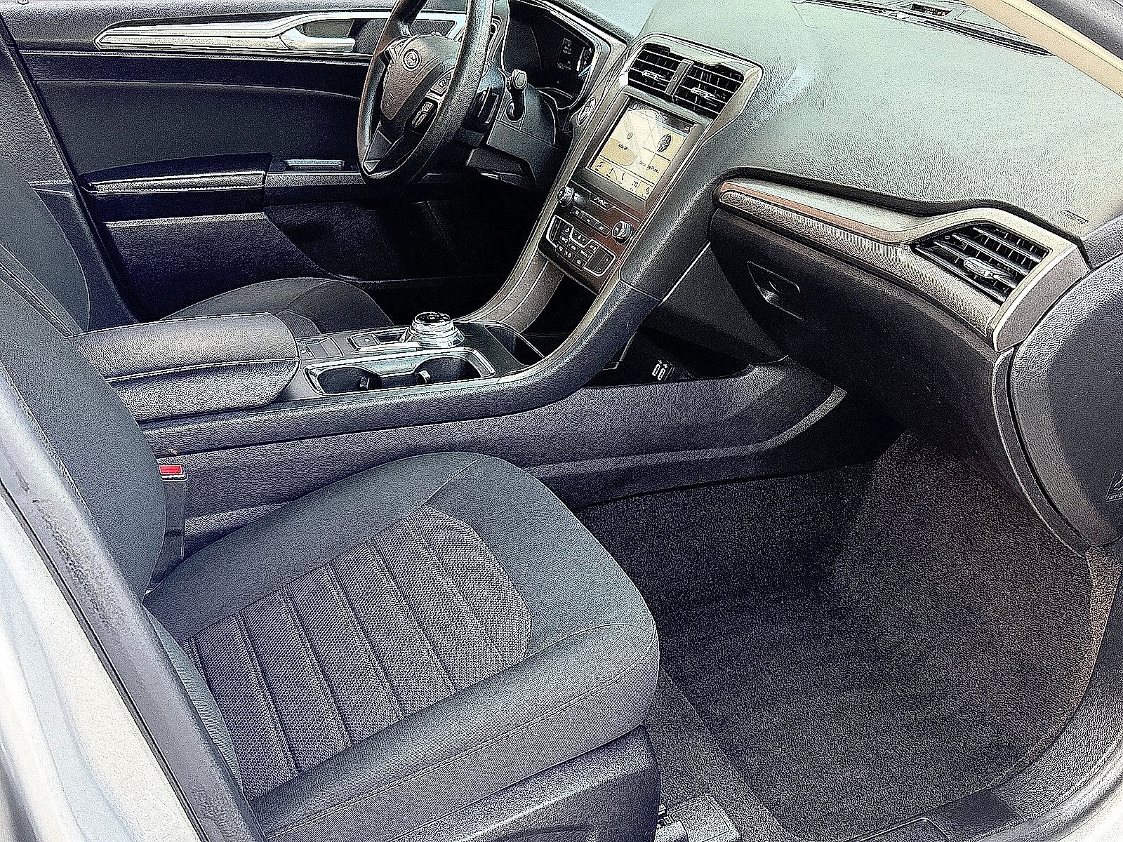 Used 2019 Ford Fusion SE FWD image 36
