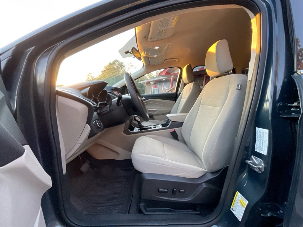 Used 2019 Ford Escape SE image 14