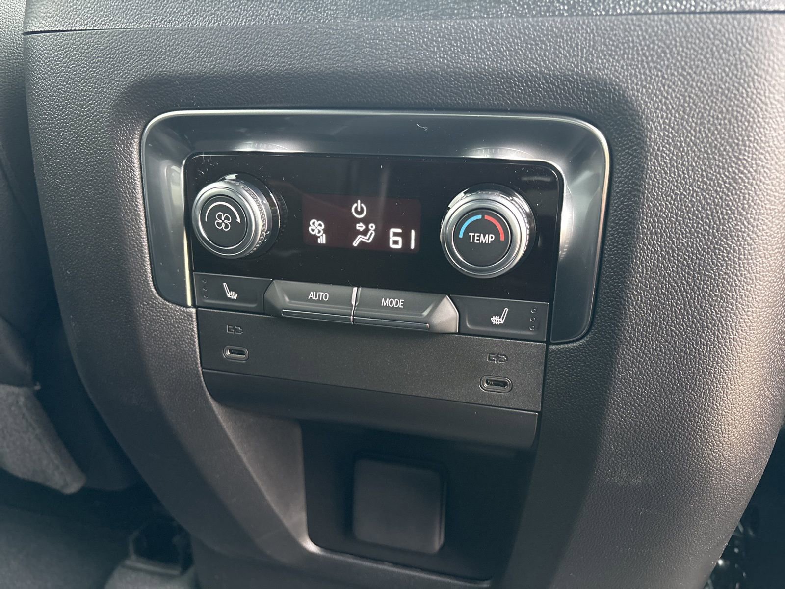 New 2026 GMC Yukon XL AT4 w/ Premium Trailering Package image 24