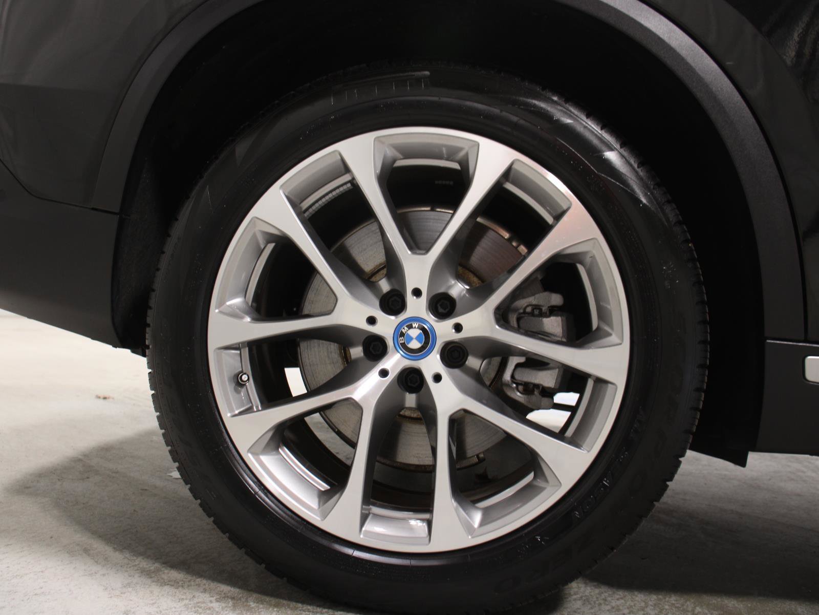 Certified 2025 BMW X5 xDrive50e w/ Parking Assistance Package image 26