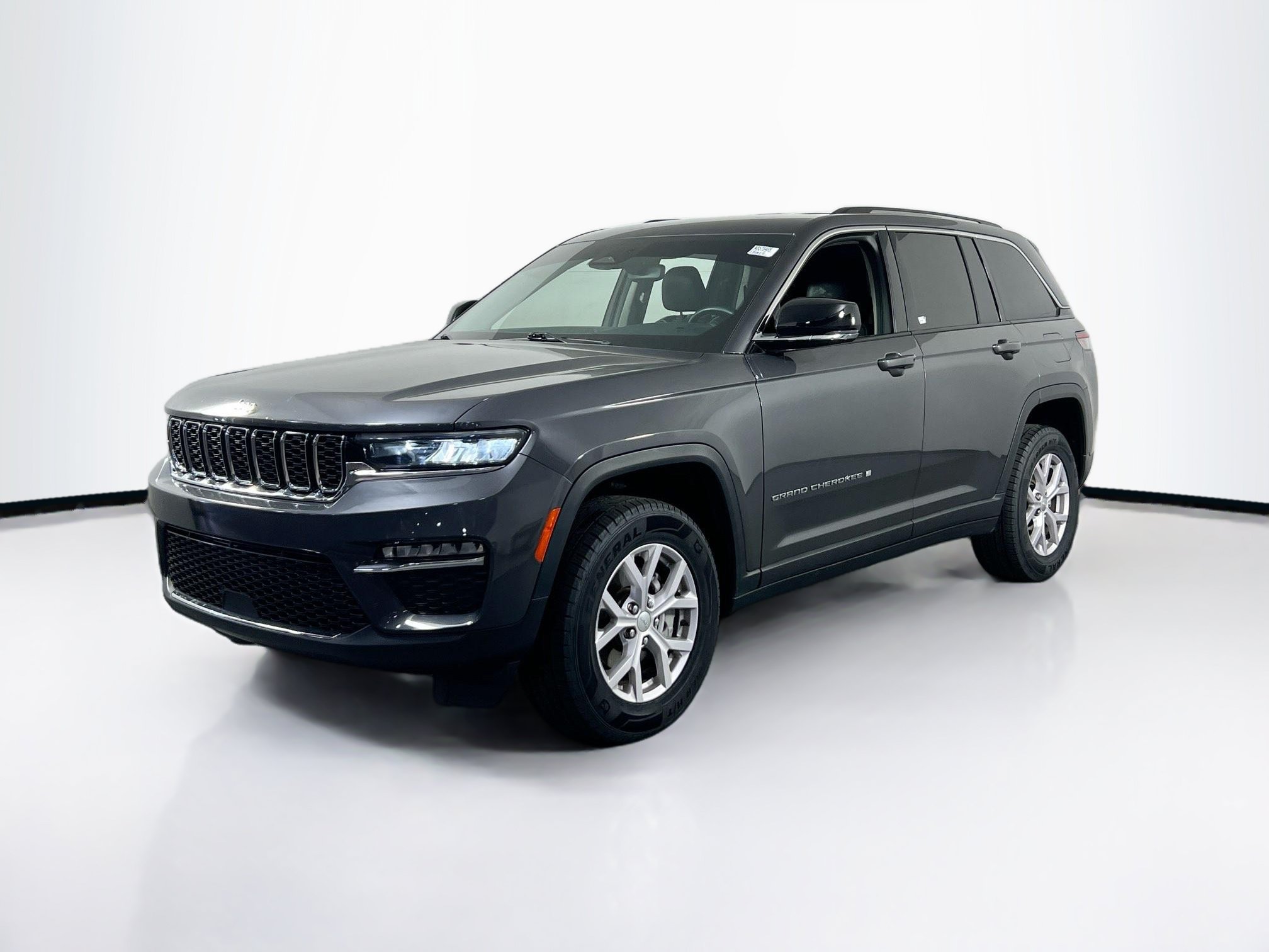 Used 2022 Jeep Grand Cherokee Limited AWD/4WD image 1