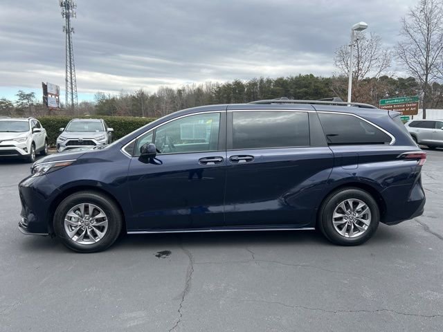 Used 2024 Toyota Sienna LE image 9