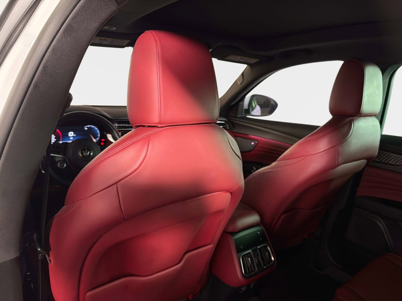 Used 2023 Maserati Grecale Modena AWD/4WD image 33