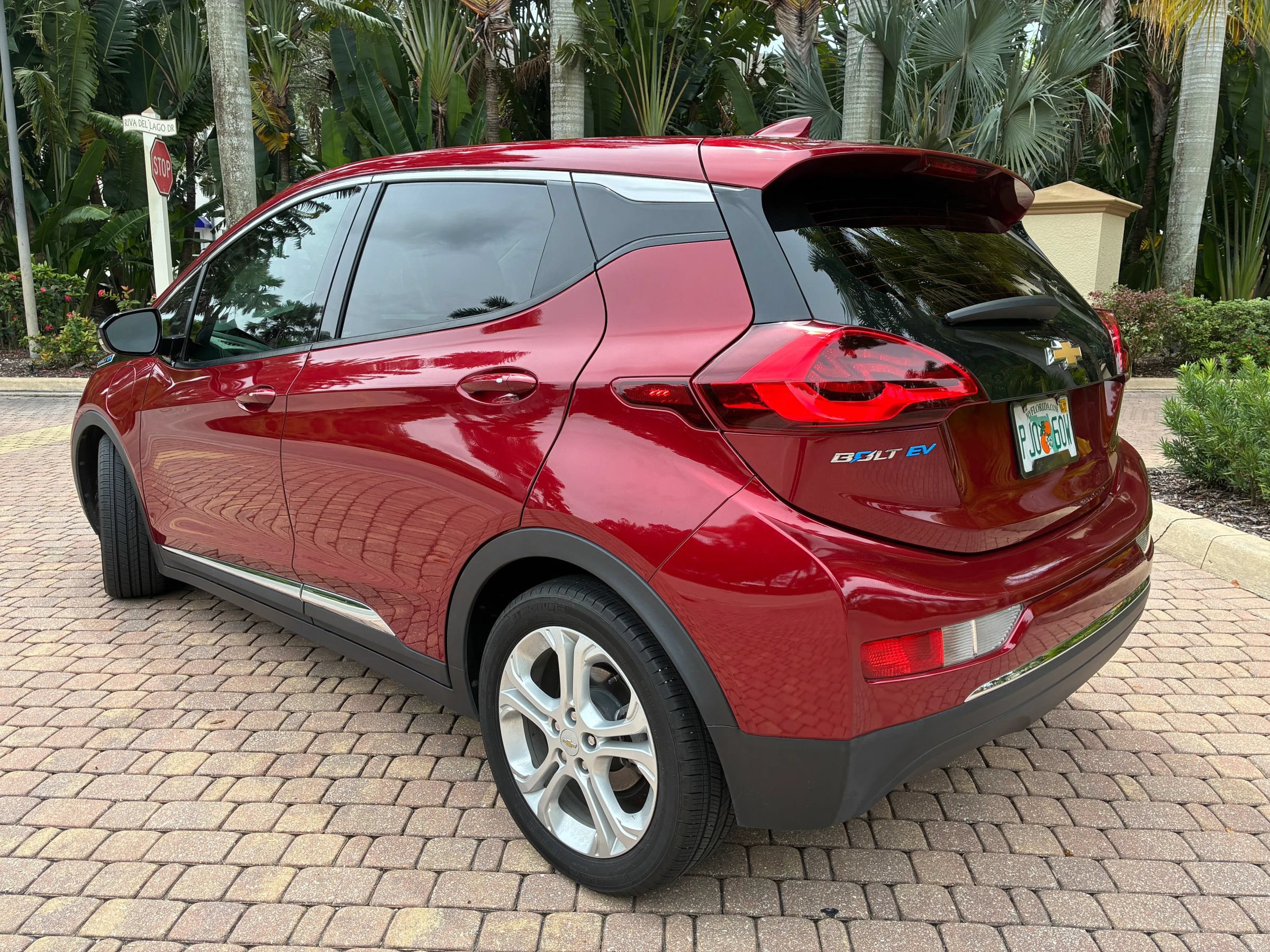 Used 2017 Chevrolet Bolt LT FWD image 3