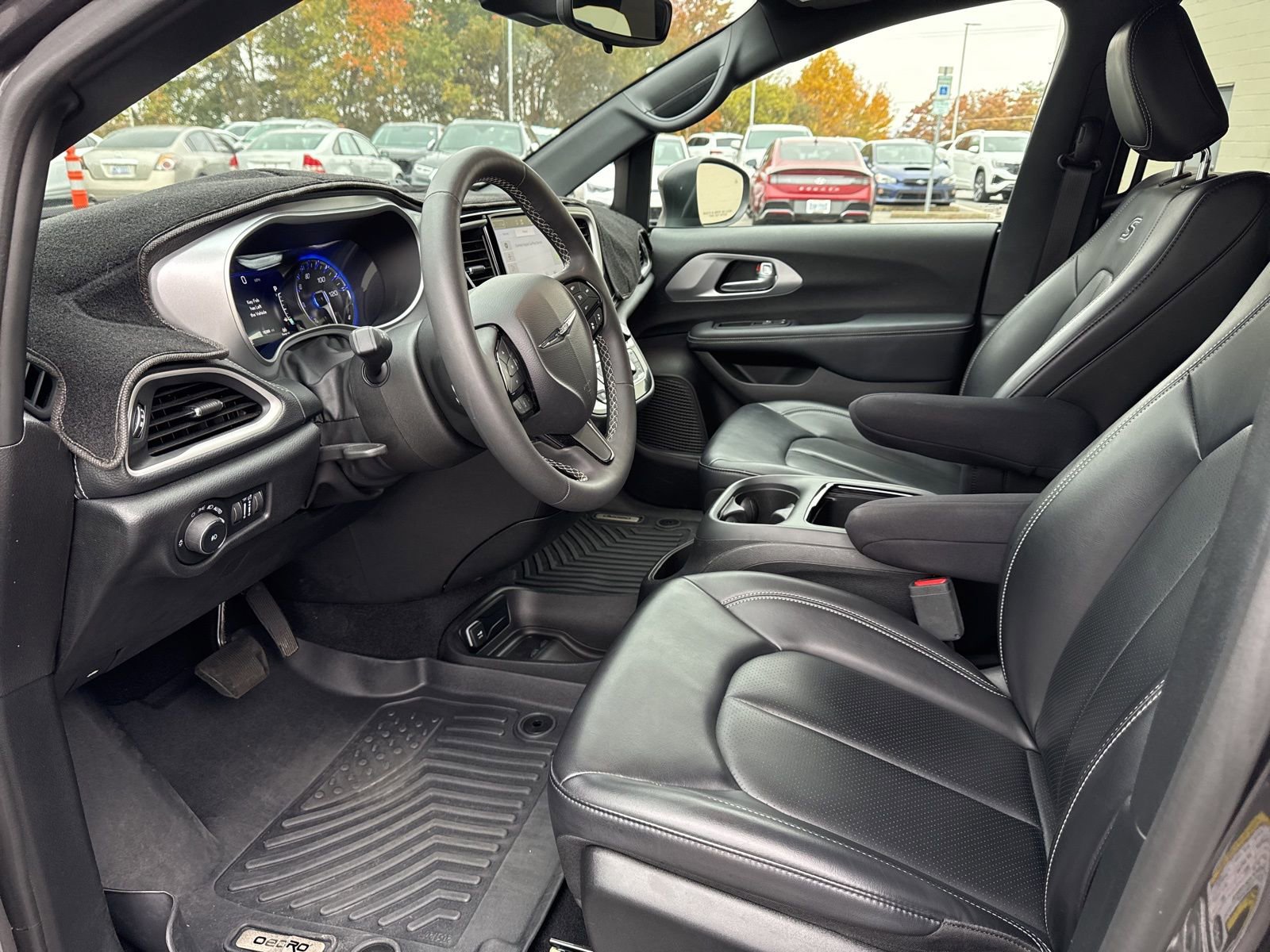 Used 2023 Chrysler Pacifica Touring-L w/ S Appearance Package image 14